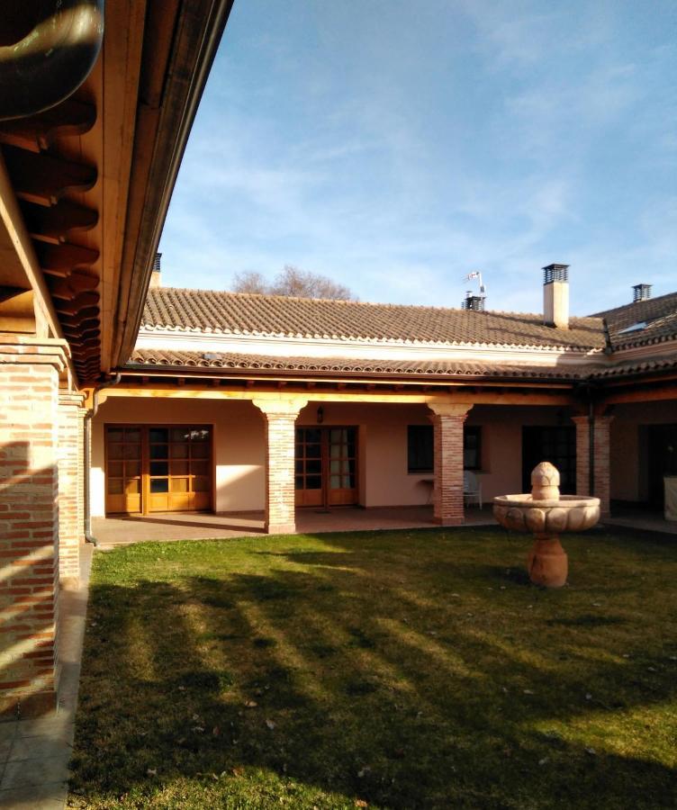 Casas Olmo Y Fresno Jardin Y Piscina A 17 Kilometros De Salamanca Exterior photo