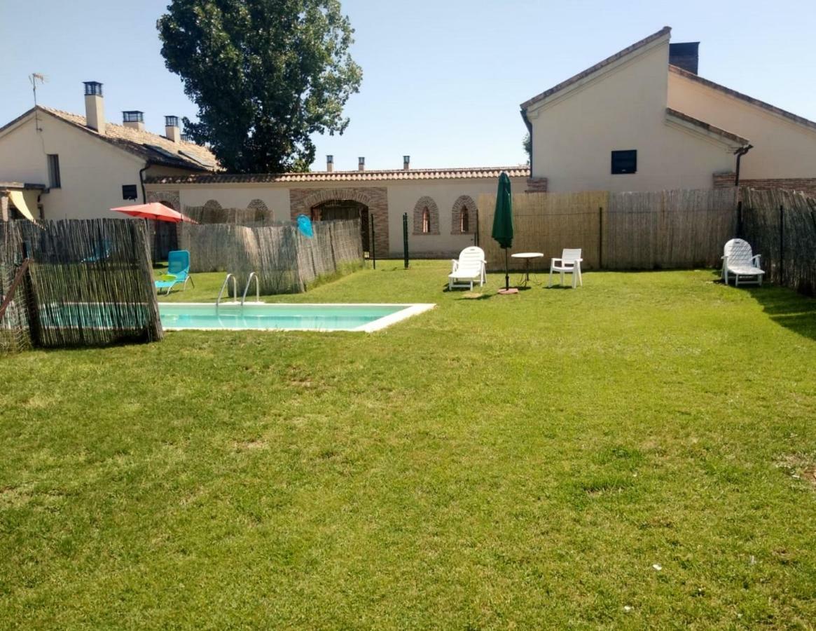 Casas Olmo Y Fresno Jardin Y Piscina A 17 Kilometros De Salamanca Exterior photo